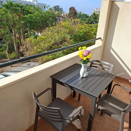 Central 2-Bed Apartment In Estepona Port Exterior photo