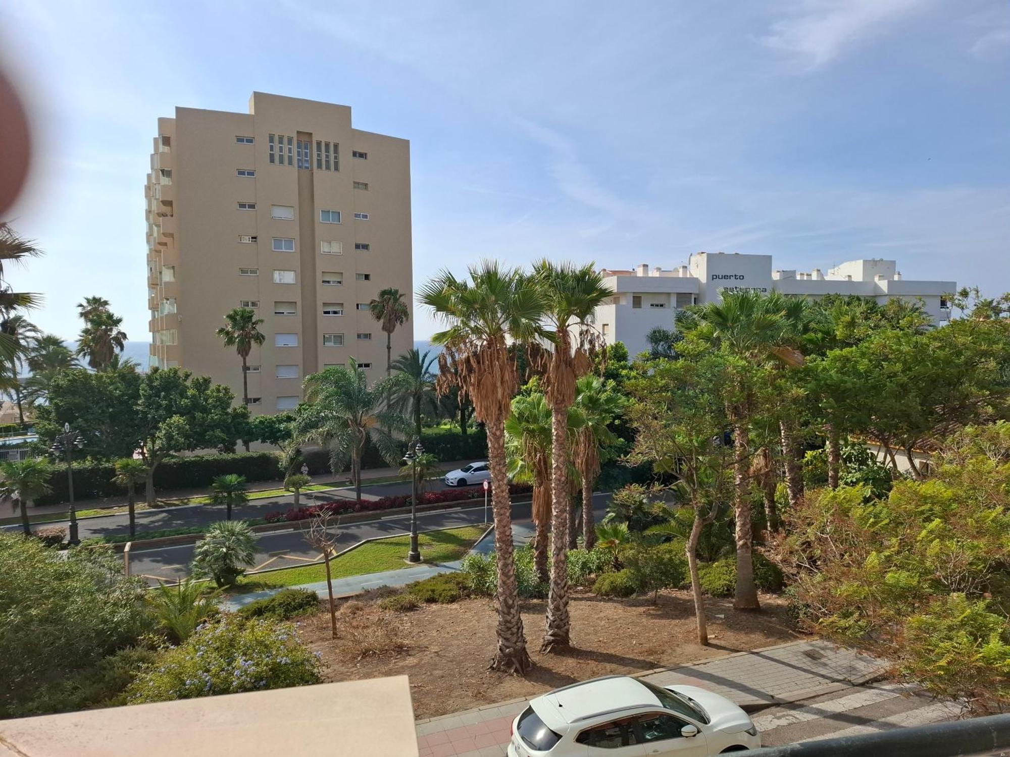 Central 2-Bed Apartment In Estepona Port Exterior photo